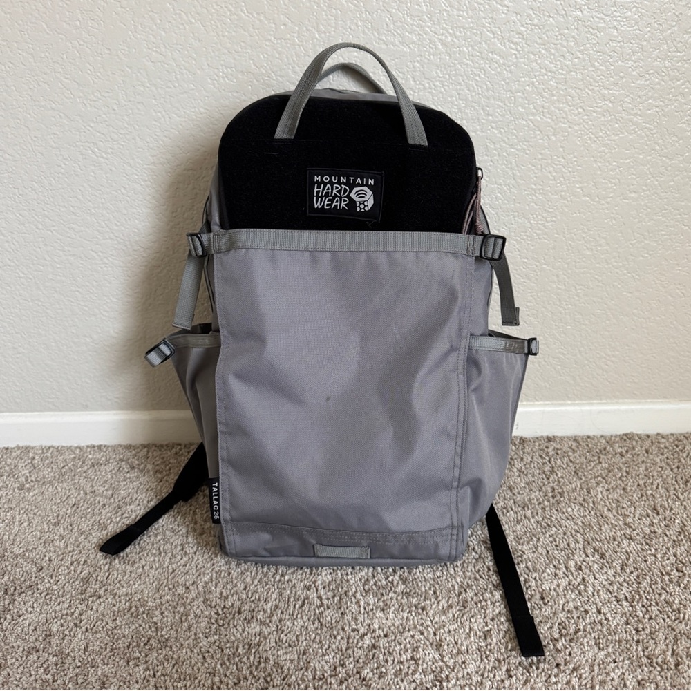 Mountain Hardwear Tallac 25 Backpack, Grey & Black, interior Laptop sleeve